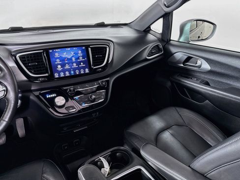Used 2020 Chrysler Pacifica Touring-L Plus w/ S Appearance Package FWD image 24
