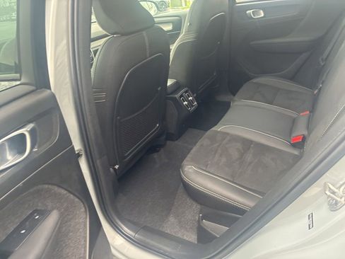Used 2025 Volvo XC40 B5 Plus AWD/4WD image 7