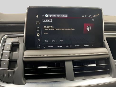 Used 2023 GMC Yukon XL SLT w/ SLT Luxury Package AWD/4WD image 9