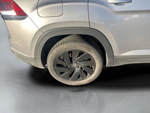 Used 2024 Volkswagen Atlas Cross Sport SE w/ Panoramic Sunroof Package image 13