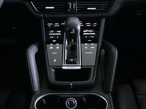 Certified 2023 Porsche Cayenne Platinum Edition AWD/4WD image 16