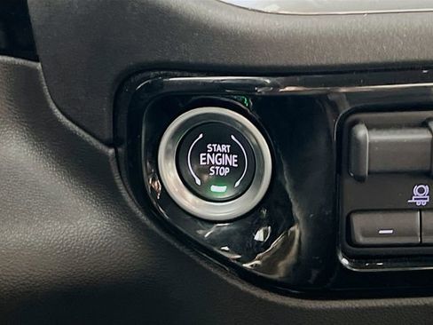 Used 2025 GMC Sierra 1500 SLT image 16