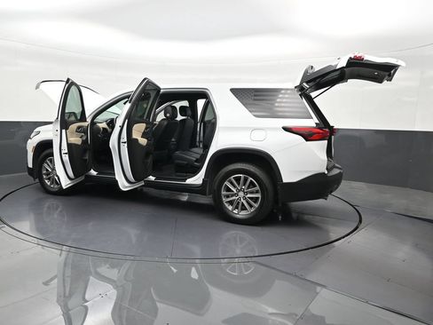 Used 2023 Chevrolet Traverse LS FWD image 35
