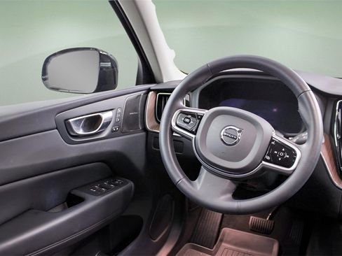 Certified 2024 Volvo XC60 B5 Plus w/ Climate Package image 14