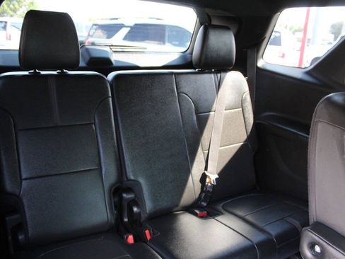 Used 2022 Chevrolet Traverse RS FWD image 11