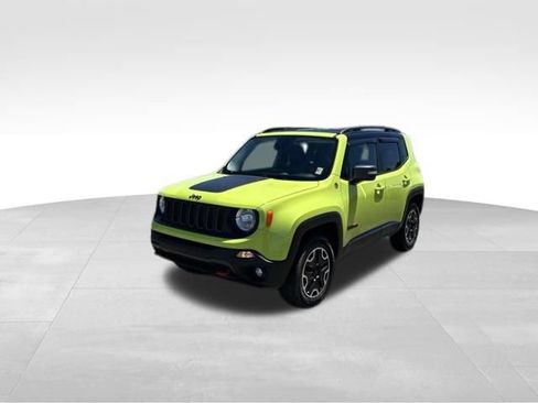 Used 2017 Jeep Renegade Trailhawk w/ Premium Trailhawk Package AWD/4WD image 3