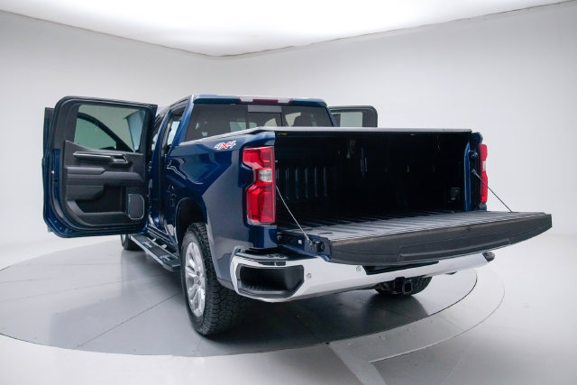 Used 2023 Chevrolet Silverado 1500 LTZ w/ LTZ Convenience Package II AWD/4WD image 19
