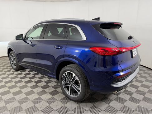 Certified 2025 Audi Q5 Premium w/ Convenience Package AWD/4WD image 3