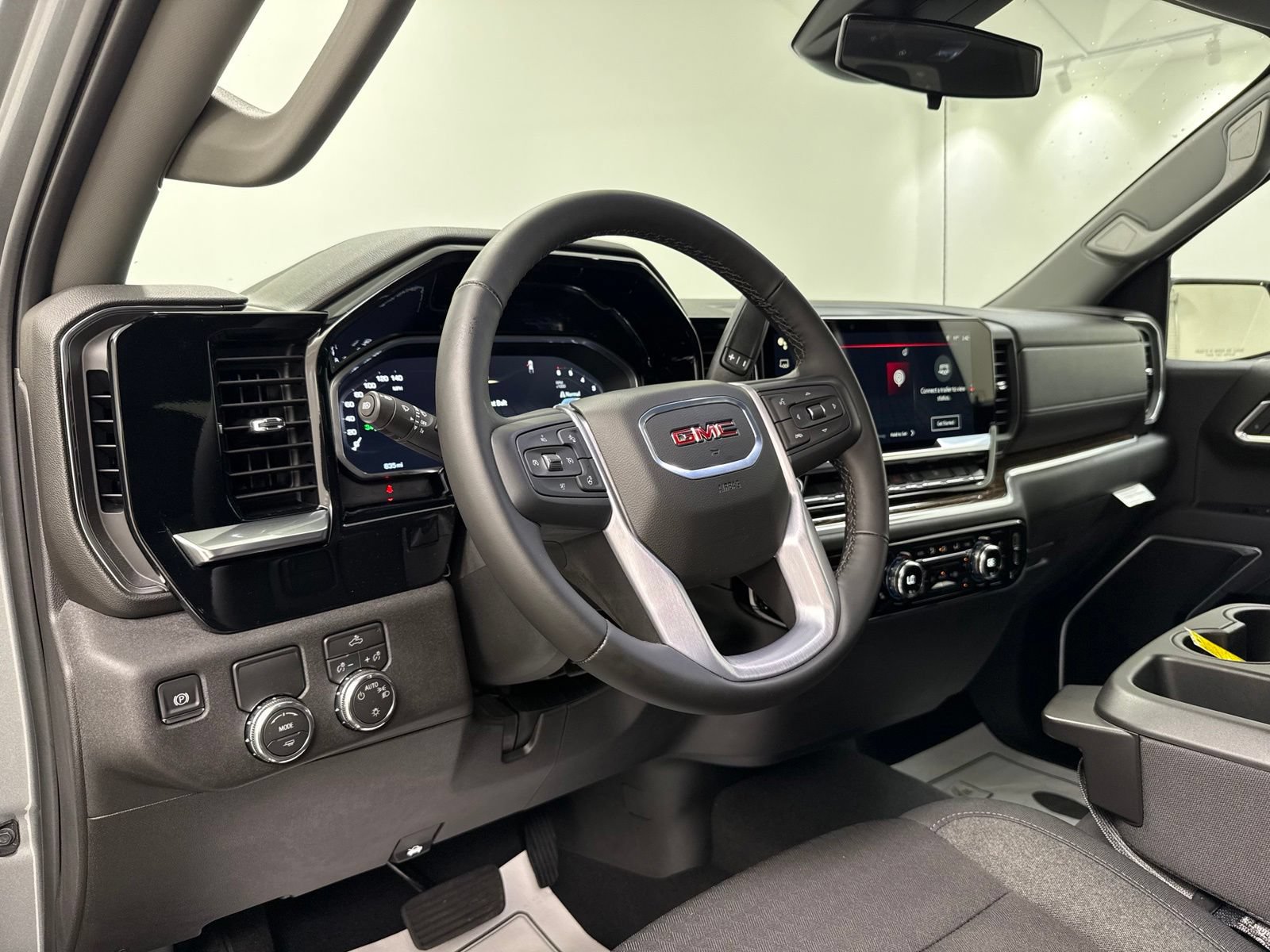 Used 2026 GMC Sierra 1500 SLE w/ Preferred Package RWD image 16