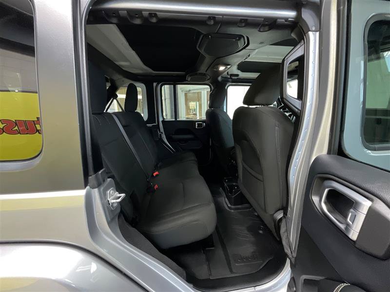 Used 2018 Jeep Wrangler Unlimited Sahara AWD/4WD image 27