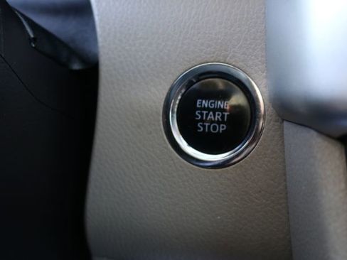 Used 2016 Toyota Highlander XLE image 2