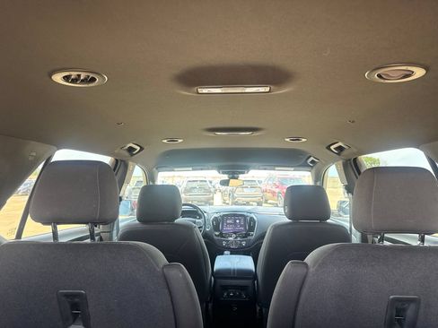 Used 2023 Chevrolet Traverse LT FWD image 34