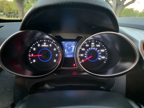 Used 2013 Hyundai Veloster w/ Style Pkg image 10