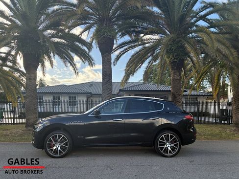 Used 2018 Maserati Levante S GranLusso image 3