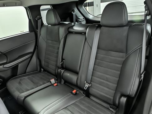 Used 2025 Mitsubishi Outlander AWD image 17