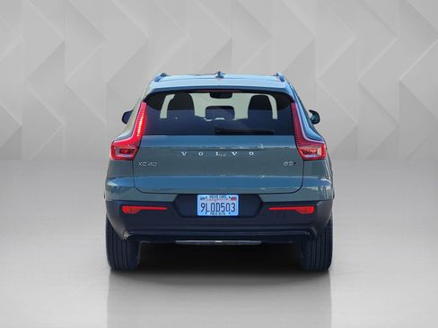 Used 2024 Volvo XC40 B5 Ultimate w/ Climate Package image 5