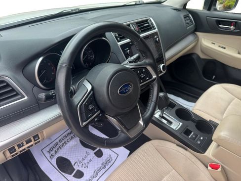 Used 2019 Subaru Outback 2.5i Premium w/ Popular Package #2 AWD/4WD image 3