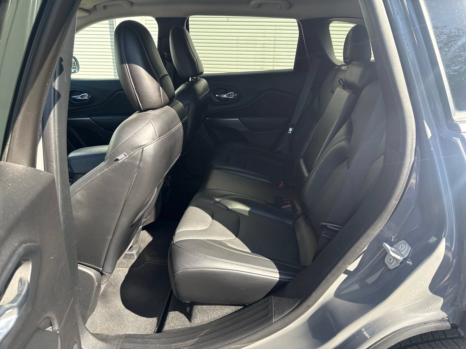 Used 2021 Jeep Cherokee Latitude Lux FWD image 25