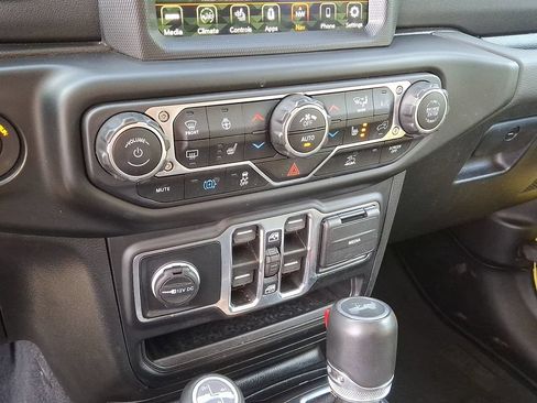 Used 2023 Jeep Wrangler Unlimited Sahara w/ Cold Weather Group AWD/4WD image 16