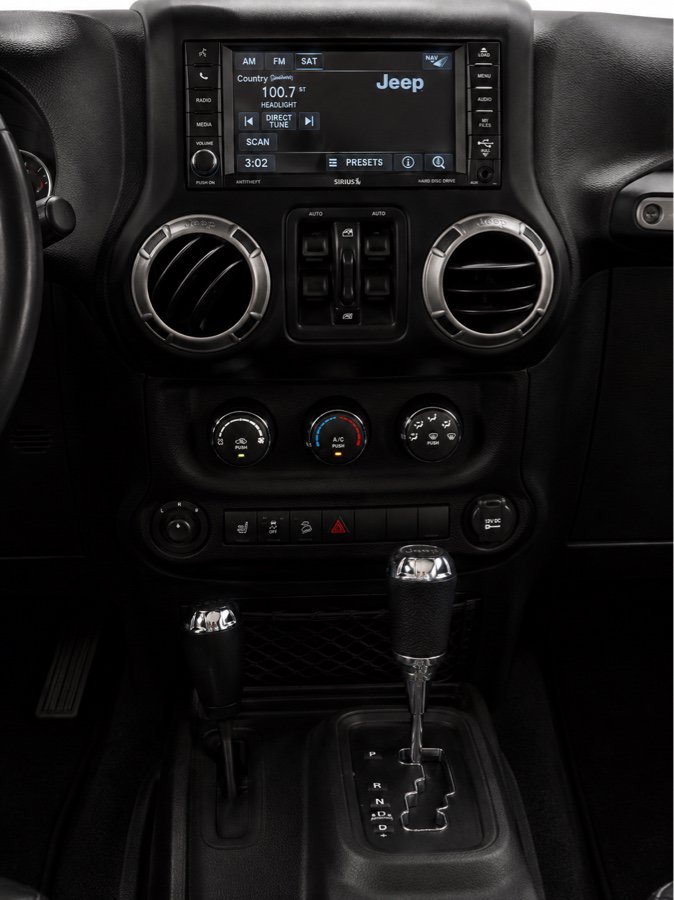 Used 2018 Jeep Wrangler Unlimited Sahara AWD/4WD image 17