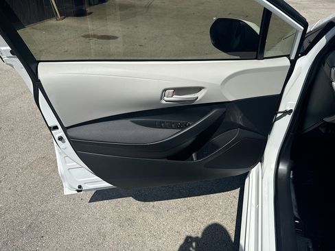Used 2025 Toyota Corolla LE image 19
