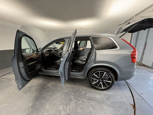 Used 2022 Volvo XC90 T6 Momentum w/ Climate Package image 18