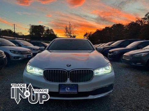 Used 2017 BMW 750i xDrive image 2