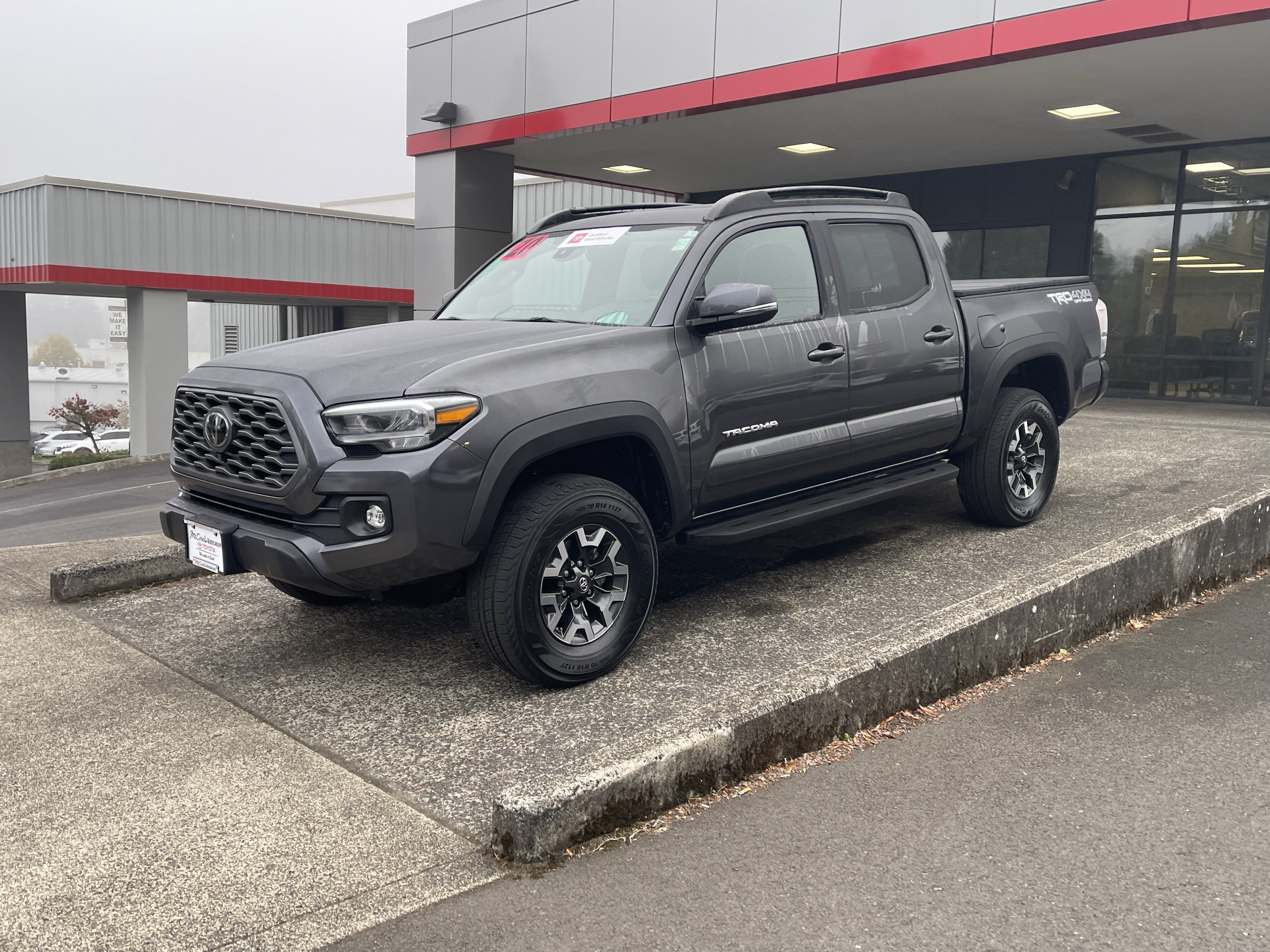 Certified 2020 Toyota Tacoma TRD Off-Road w/ TRD Premium Off Road Package AWD/4WD image 4