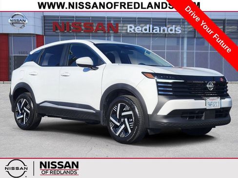 Used 2025 Nissan Kicks SV FWD image 1