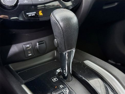 Used 2015 Nissan Rogue SL w/ SL Premium Package image 10