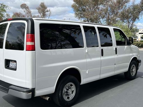 Used 2018 Chevrolet Express 3500 LT w/ LT Preferred Equipment Group RWD image 46