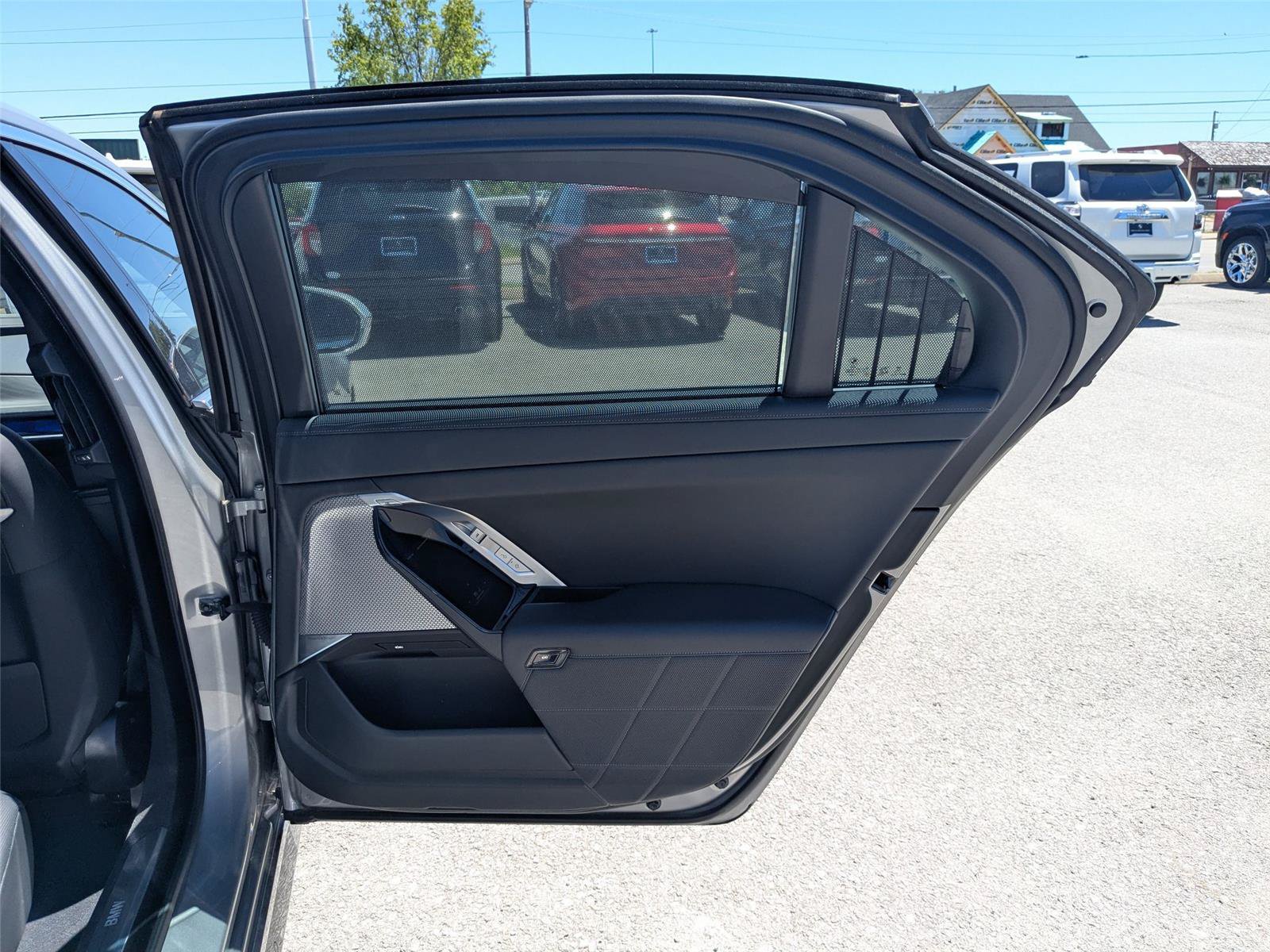Used 2024 BMW i7 eDrive50 w/ Executive Package RWD image 31