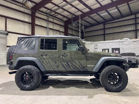 Used 2016 Jeep Wrangler Unlimited Rubicon image 4