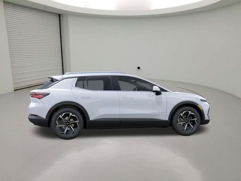 New 2026 Chevrolet Equinox EV LT image 5