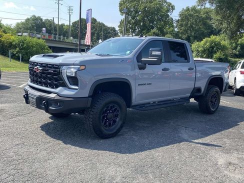 Used 2024 Chevrolet Silverado 2500 ZR2 w/ ZR2 Bison Edition AWD/4WD image 3