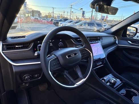 New 2025 Jeep Grand Cherokee Limited w/ Black Appearance Package image 12