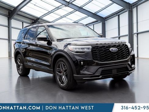 Used 2025 Ford Explorer ST-Line w/ ST-Line Street Pack AWD/4WD image 25