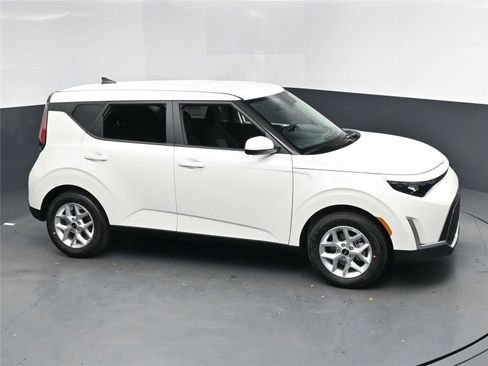 New 2025 Kia Soul LX image 13