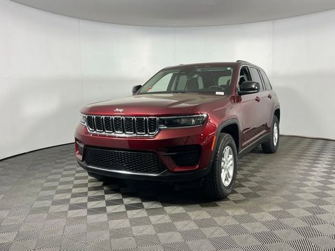 Used 2023 Jeep Grand Cherokee Laredo w/ Luxury Tech Group I image 2