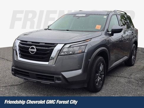 Used 2024 Nissan Pathfinder SV FWD image 1