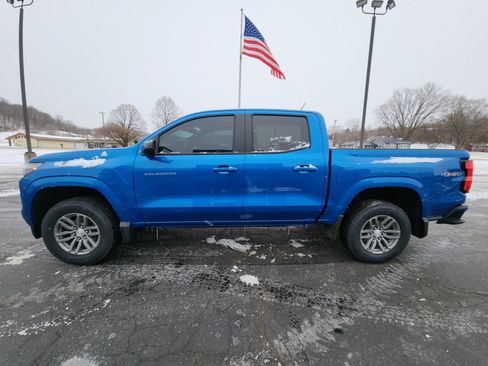 Used 2023 Chevrolet Colorado LT w/ LT Convenience Package II AWD/4WD image 2