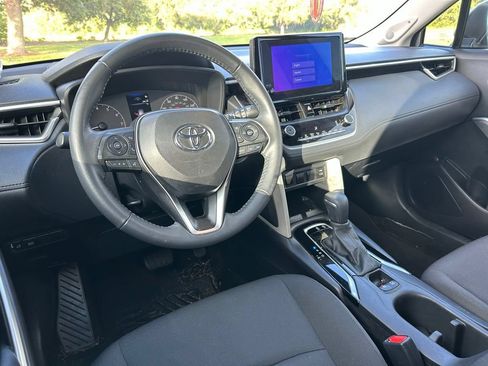 Used 2024 Toyota Corolla Cross LE FWD image 11