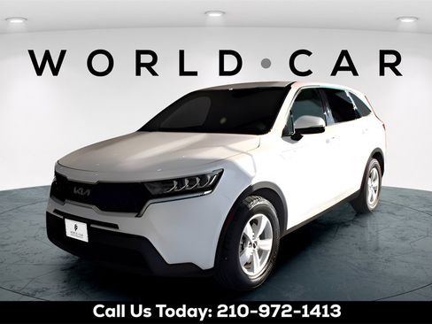 Certified 2022 Kia Sorento LX image 3