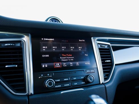 Certified 2018 Porsche Macan Sport Edition image 18