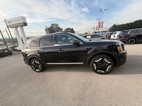 Used 2025 Kia Telluride S image 4