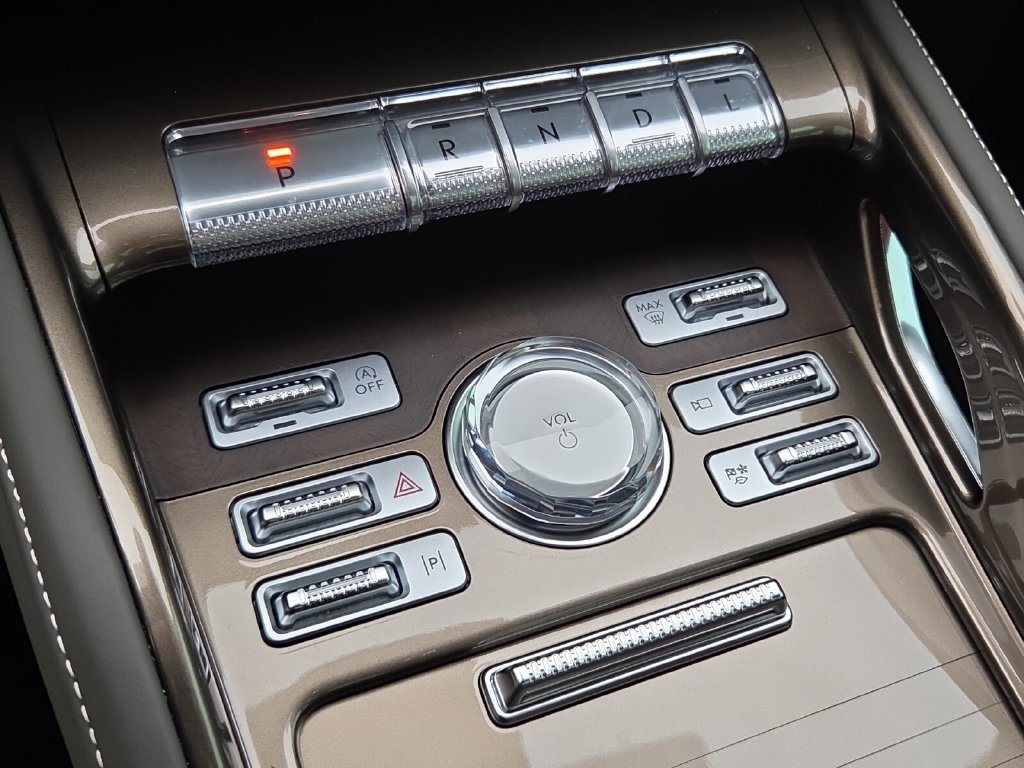 Used 2025 Lincoln Nautilus Black Label AWD/4WD image 29