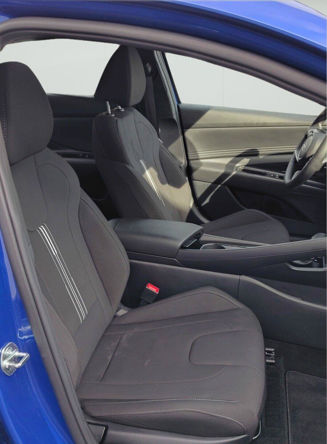 Used 2025 Hyundai Elantra SEL FWD image 26
