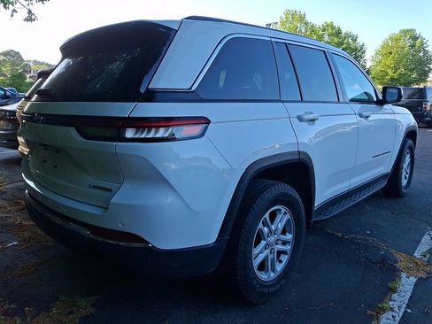Used 2023 Jeep Grand Cherokee Laredo image 10