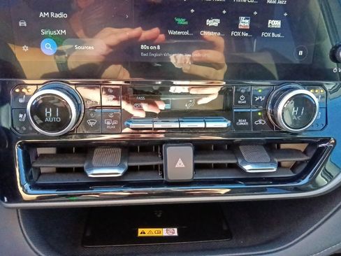 Used 2023 Toyota Highlander Limited image 23