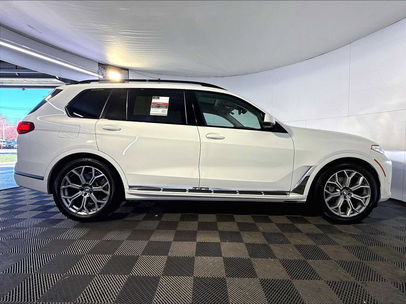 Used 2022 BMW X7 xDrive40i w/ Premium Package AWD/4WD image 8